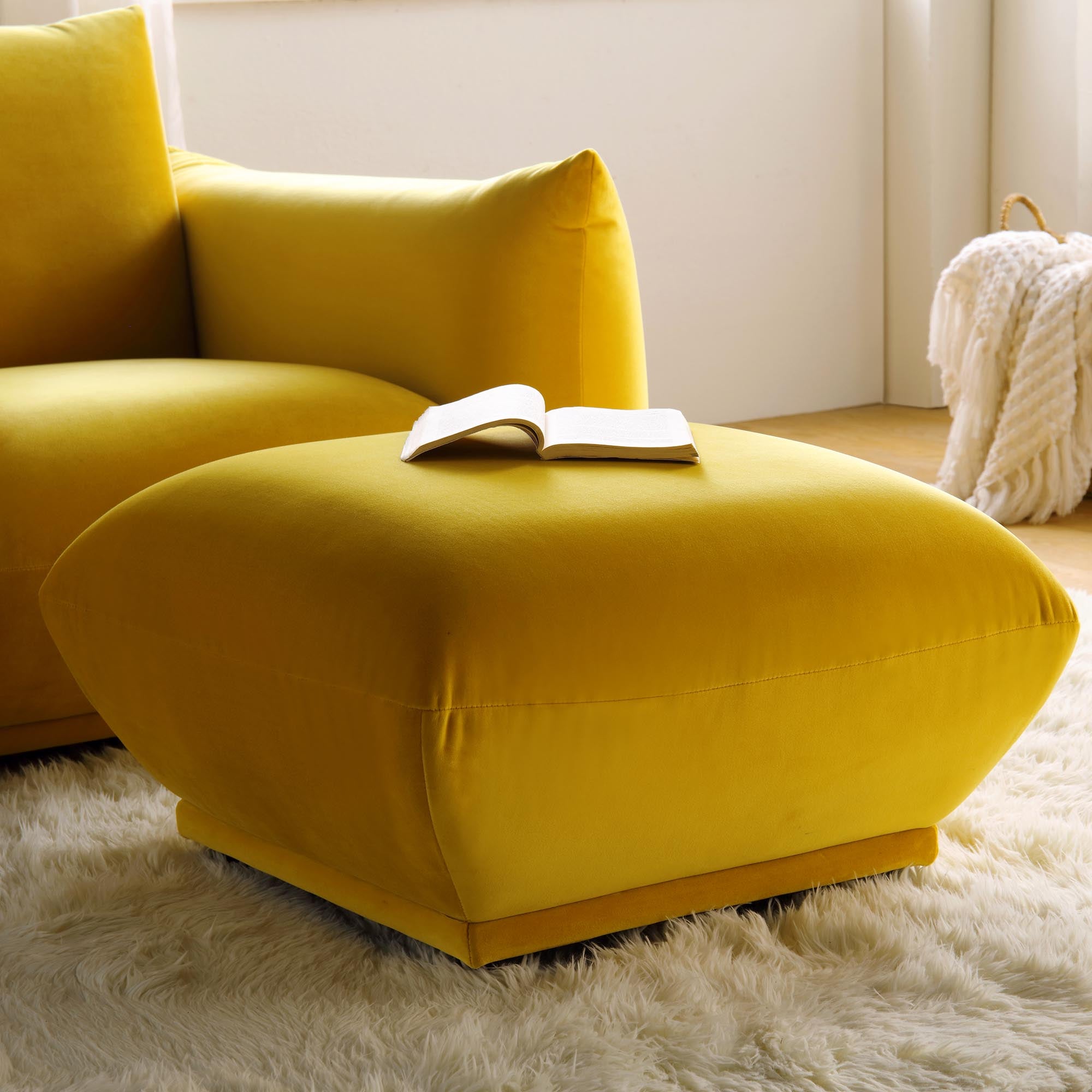 Gianni Pouffe, Goldenrod Velvet