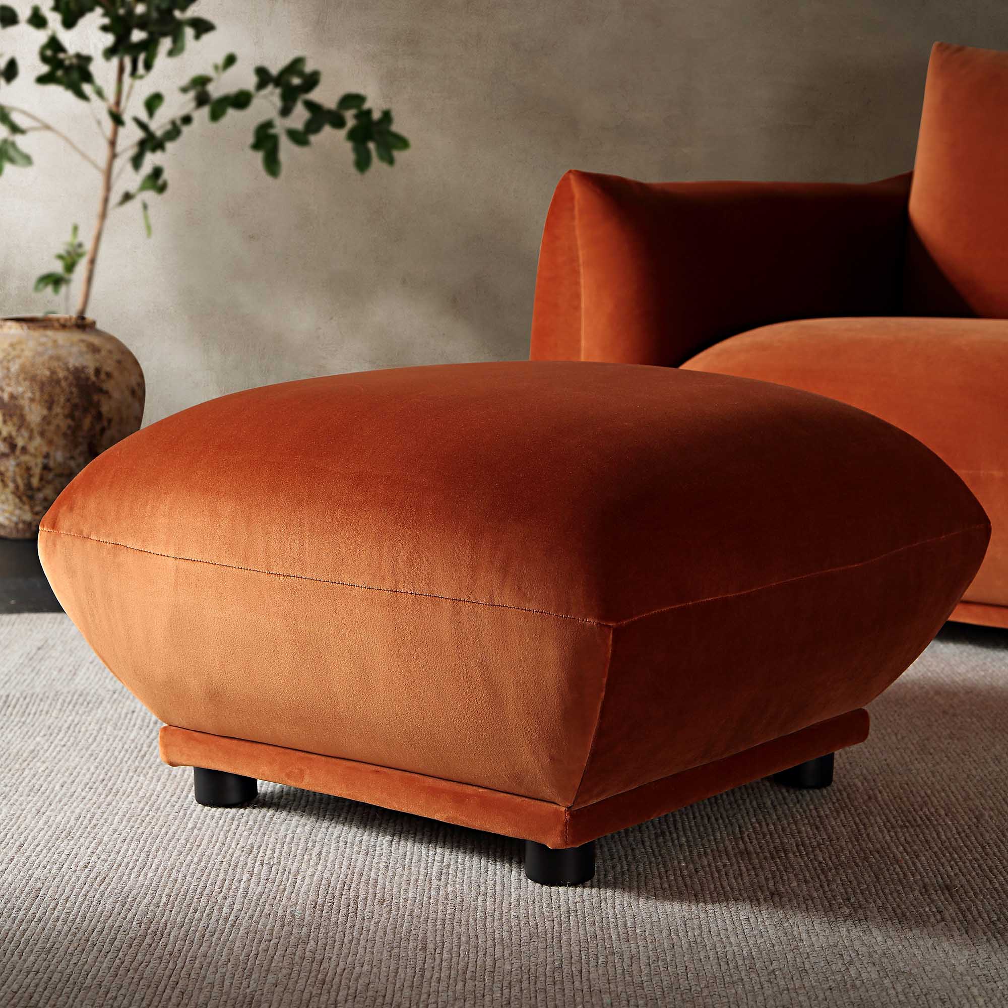 Gianni Pouffe, Rust Velvet