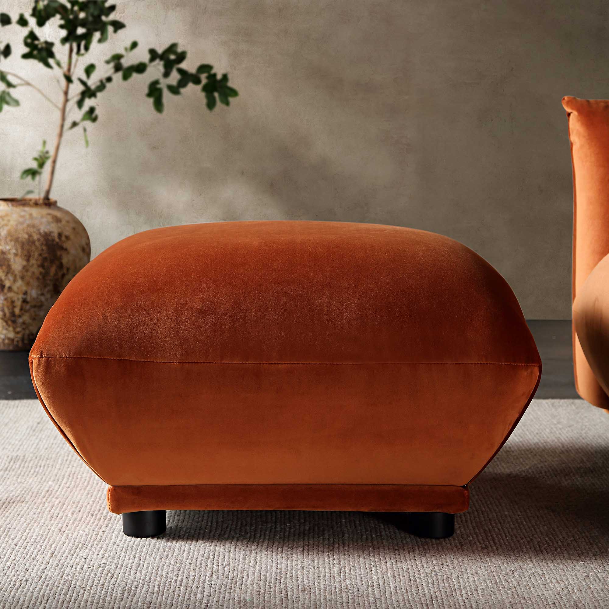 Gianni Pouffe, Rust Velvet