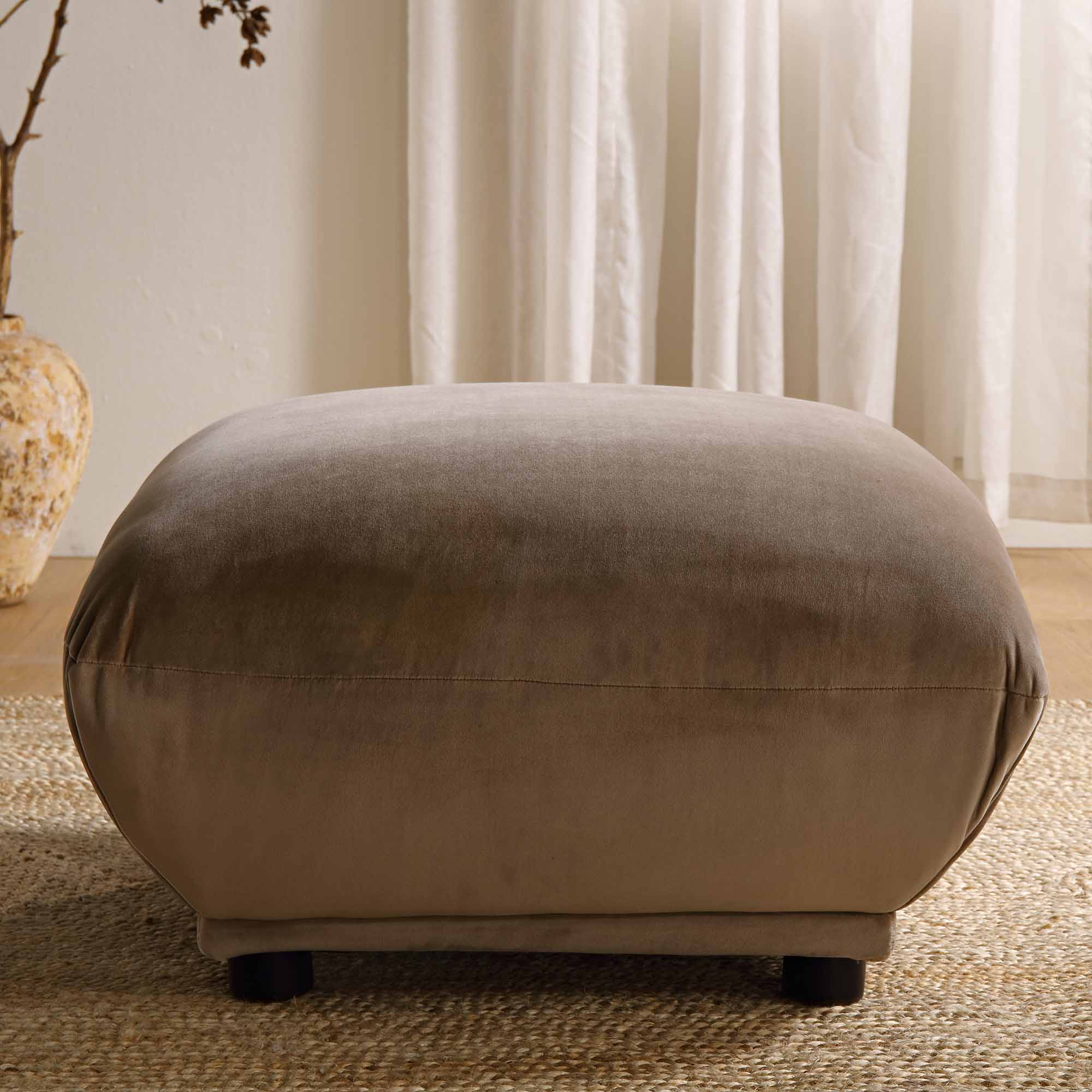 Gianni Pouffe, Mink Velvet