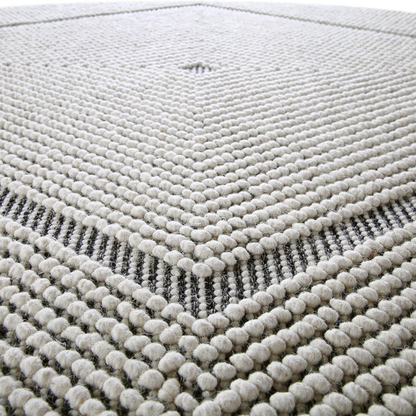 Avanti Handwoven Salt and Pepper Diamond Bobble Wool Round Rug