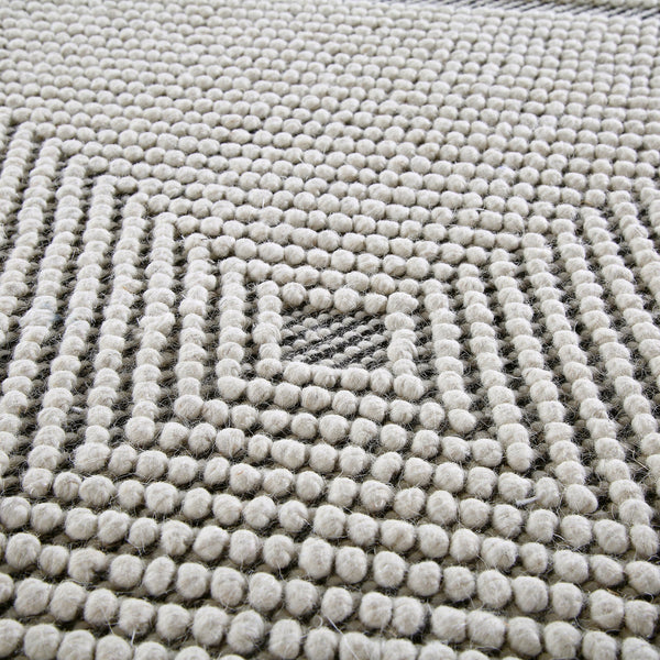 Avanti Handwoven Salt and Pepper Diamond Bobble Wool Round Rug