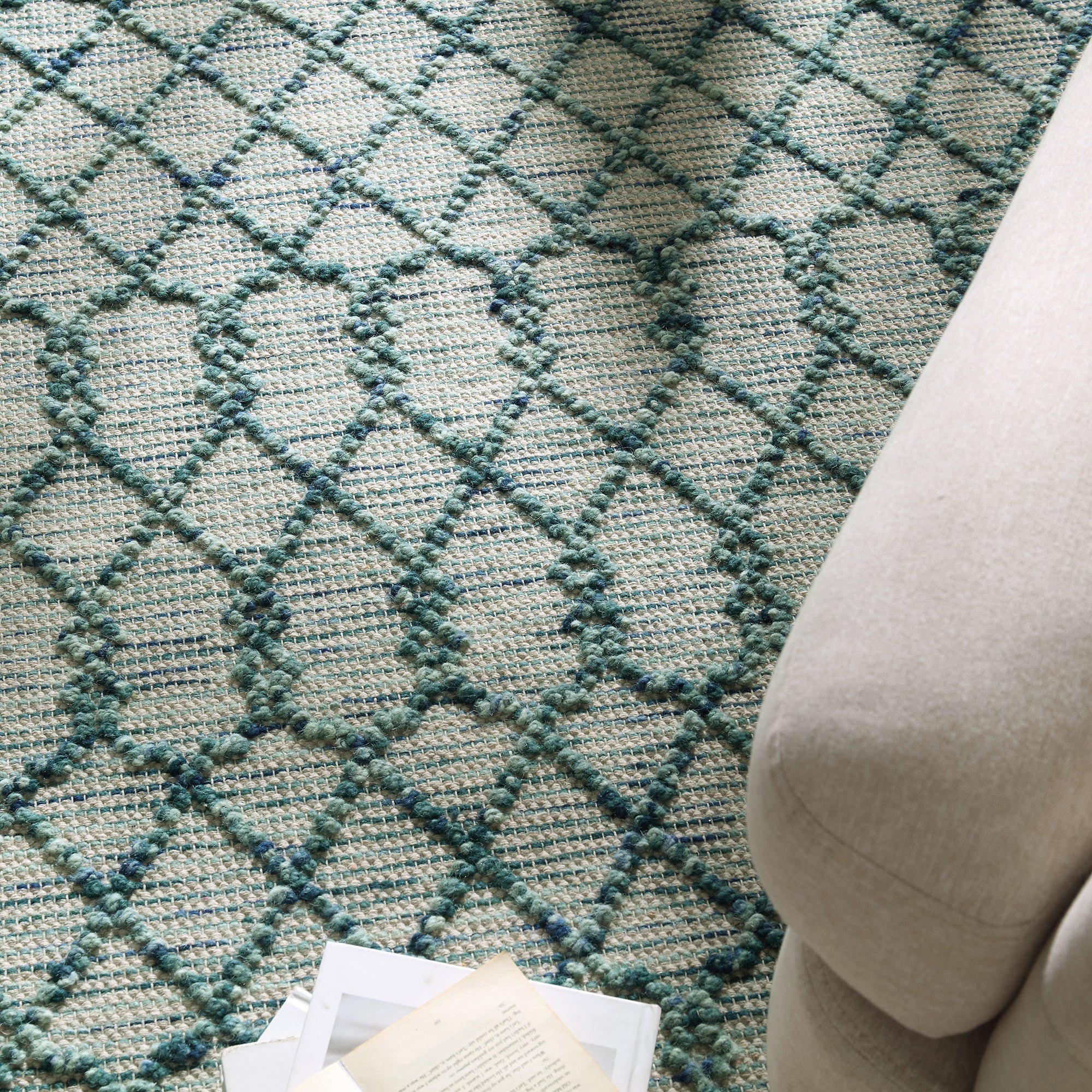 Avanti Handwoven Aquamarine Bobble Wool Rug